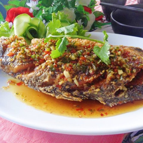 Cá diêu hồng chiên nước mắm