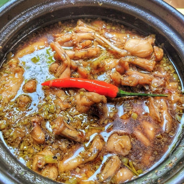 Ếch xào xả ớt nghệ