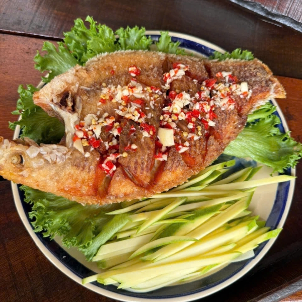 Cá dừa một nắng + Xoài bằm